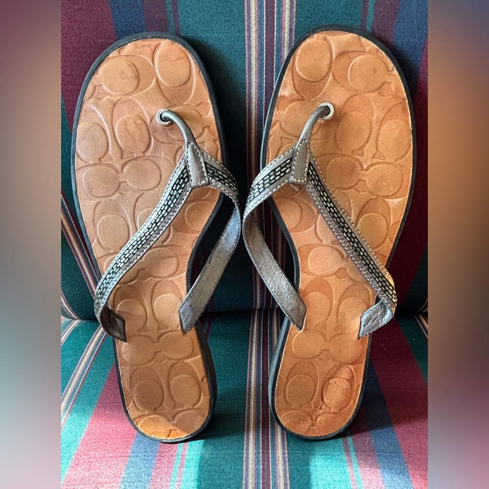 Coach Laurel leather women’s flip-flop sandals, Size 9, Color is gun metal gray